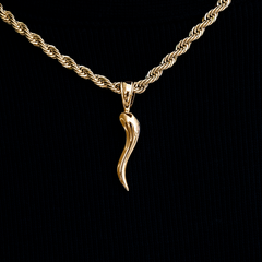 Italian Horn and Cross Set in Yellow Gold