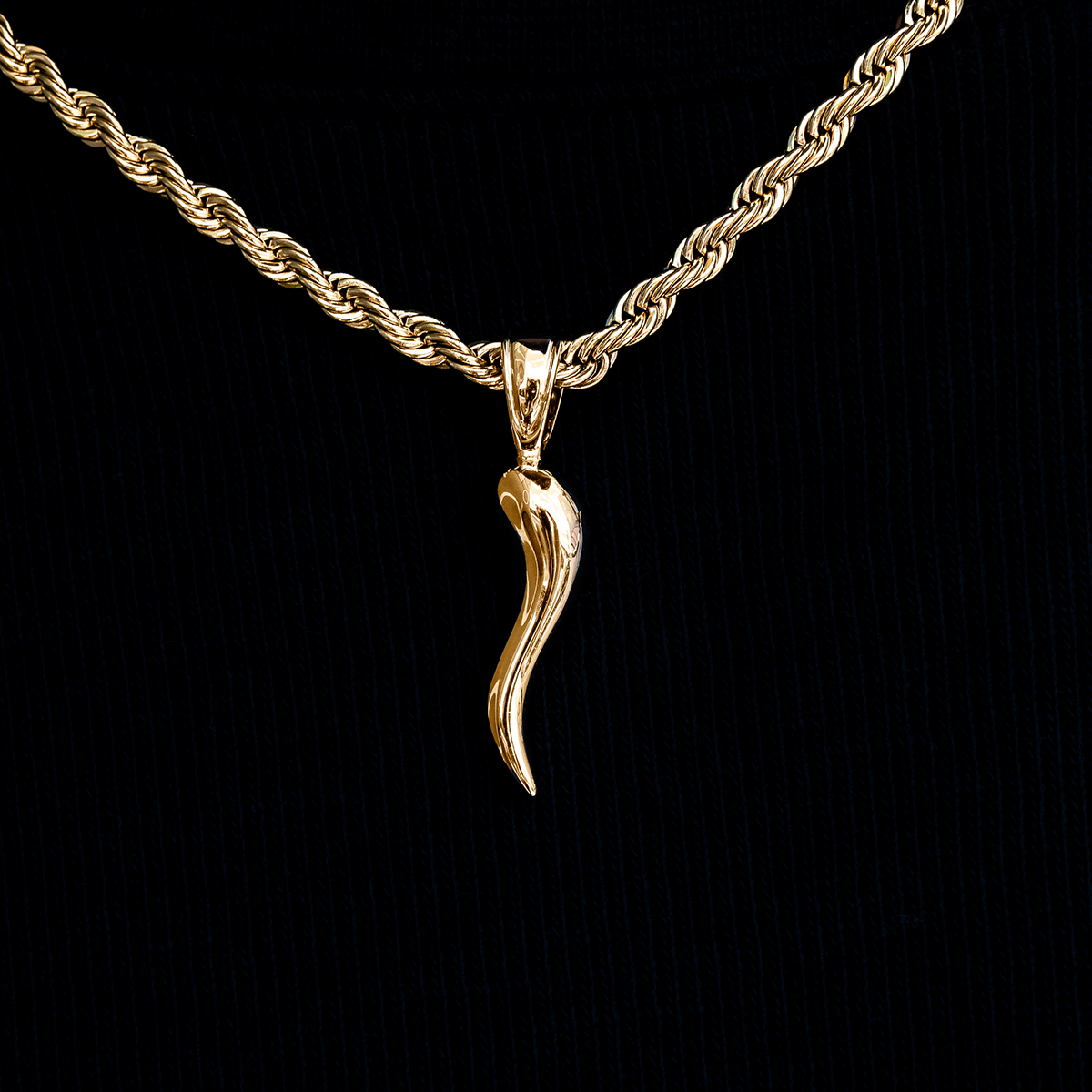 Italian Horn and Cross Set in Yellow Gold